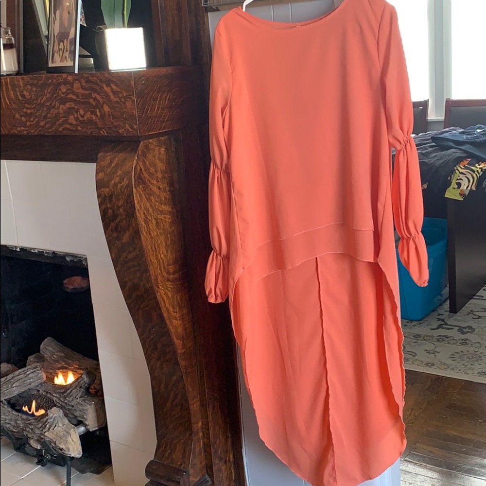 Lantern sleeve hi-lo top